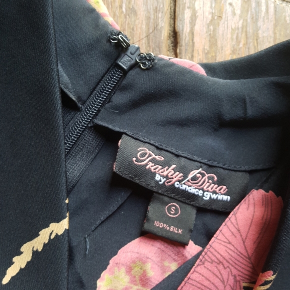 Navy Floral bustle betty - Picture 2 of 5